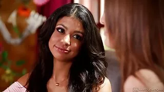 রাশিয়ান লোলা একটি হট সেক্স ভিডিও বাংলা নবজাতক এর গাধা চাটছে.